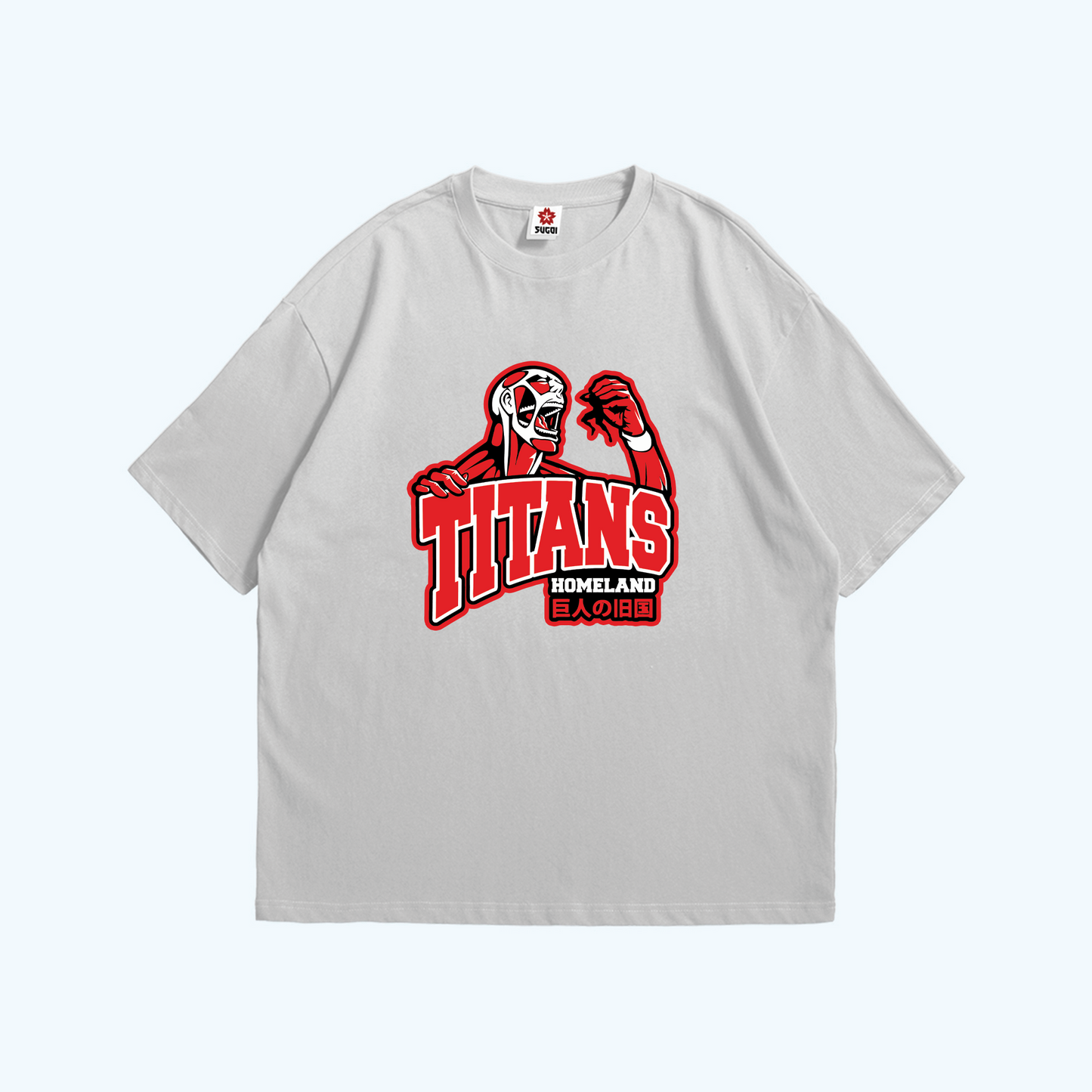 تيشيرت ابيض أوفرسايز عليه تصميم تايتن أحمر وكلمة TITANS HOMELAND من أنمي Attack on Titan – متوفر على Sugoi Store